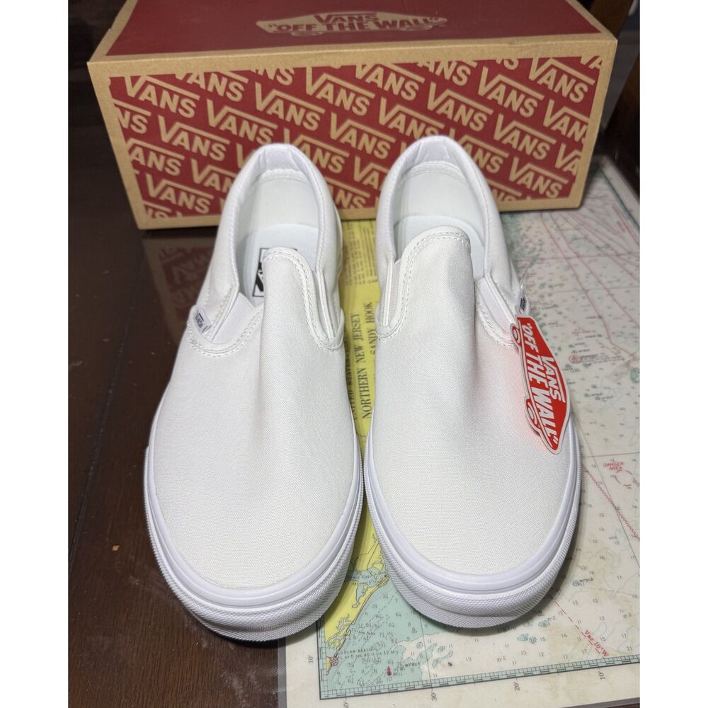 NIB Vans Classic Slip-On True White Canvas Shoes Men's 10.5 / Women's 12.0